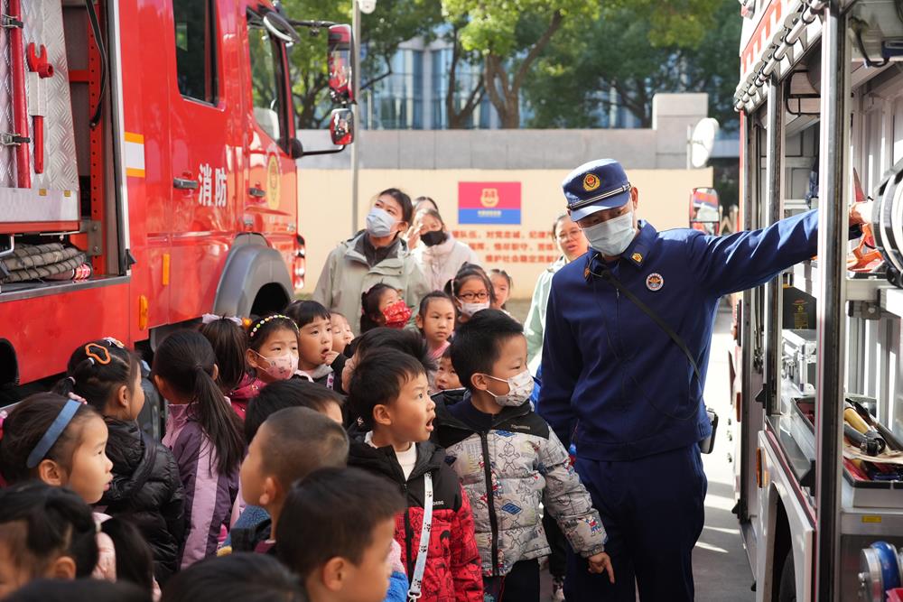 7371ce61399243d08339fba1f50a5fd5.jpg 7371ce61399243d08339fba1f50a5fd5.jpg