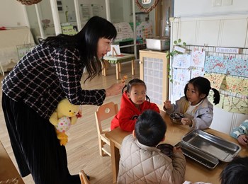 防拐演练不松懈，安全“童”行护成长